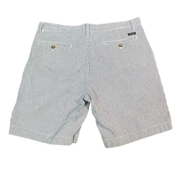 Chaps Pinstripe Shorts Men’s Size 34 White and Blue Preppy Casual - Picture 2 of 8